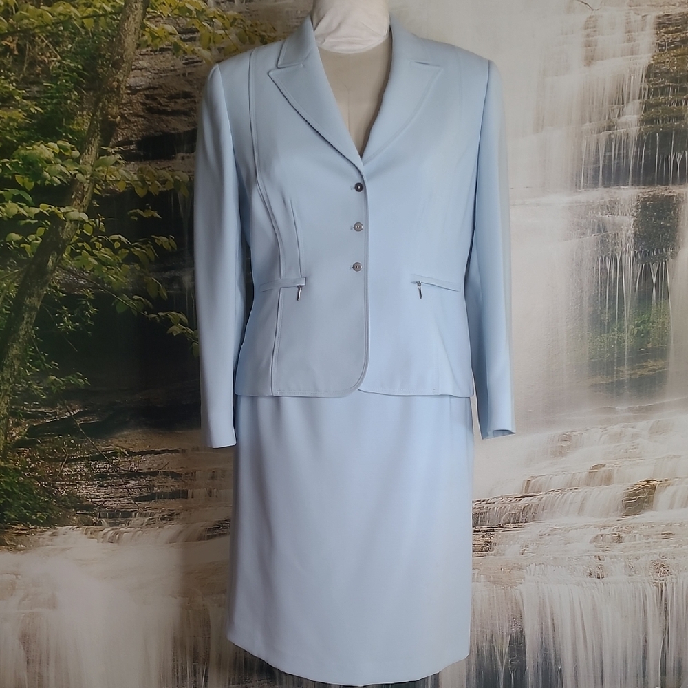 Tahari Women 12 petite baby blue sharp professional suit coat jacket & skirt set
